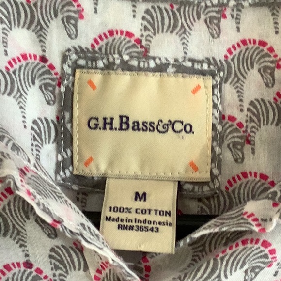 EUC Women’s Medium GH Bass & Co Zebra print button down shirt. - Picture 4 of 6